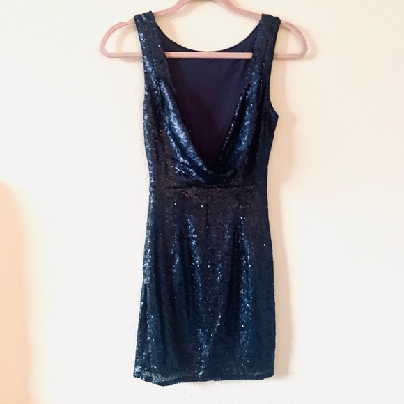 (‼️ SOLD‼️) Lulu’s XS Sequin Bodycon in Navy Blue - Picture 2 of 5